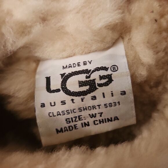 Ugg Classic Short Tan Suede Boots w/ Print "Sundance II" Size 7 - Picture 10 of 12